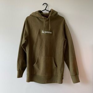 🌿 Dark green Supreme hoodie. Classic style with Supreme box logo. Size M.